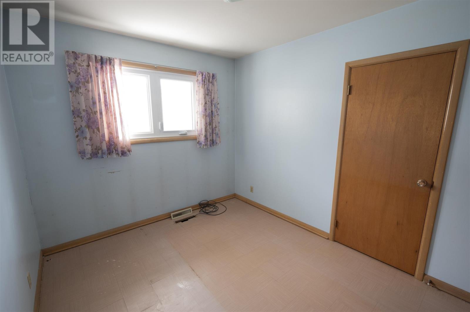 116 Glendale Crescent Property Photo 14