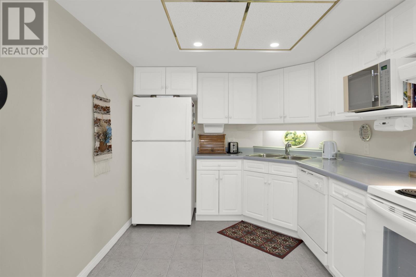 303 50 Water St S Property Photo 12