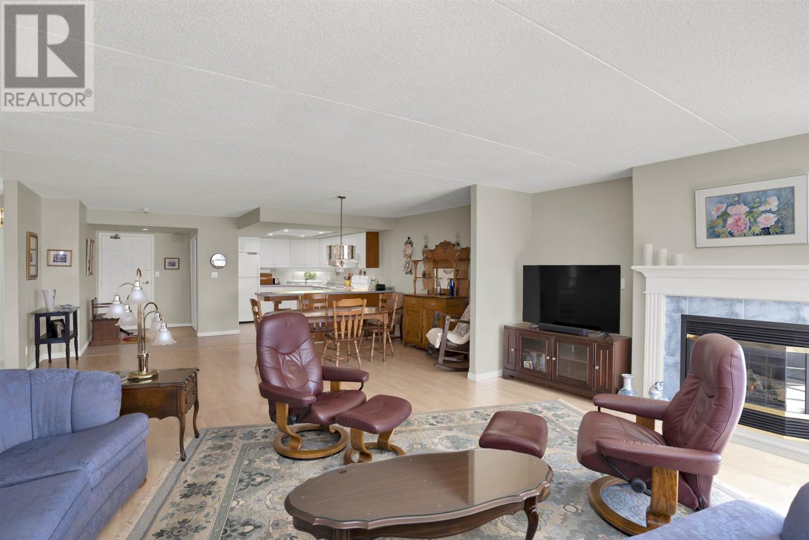 303 50 Water St S Property Photo 17