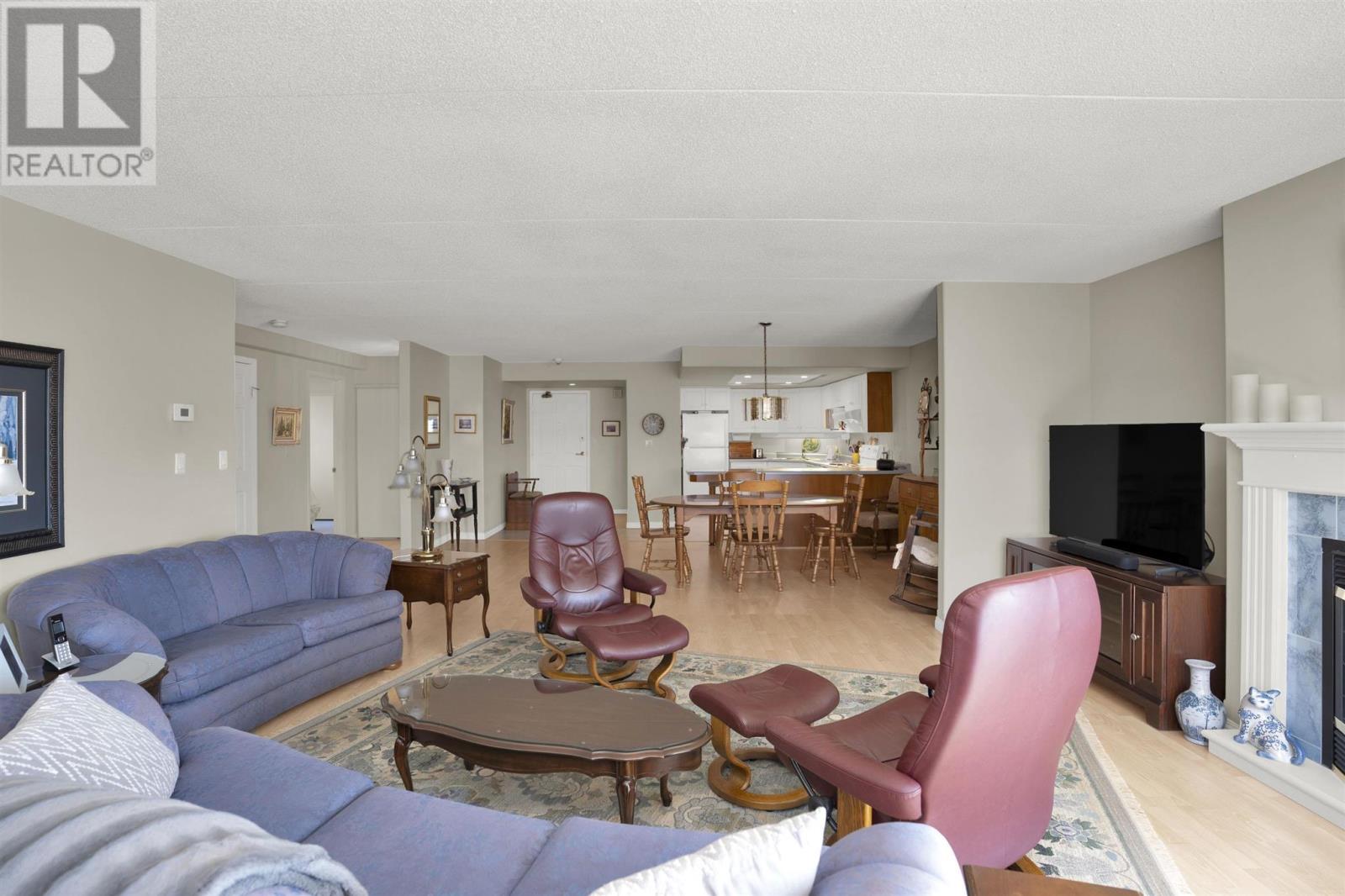 303 50 Water St S Property Photo 18