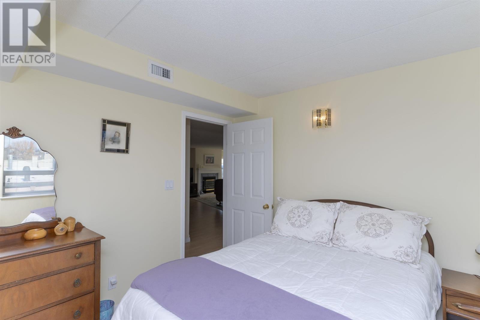 303 50 Water St S Property Photo 27