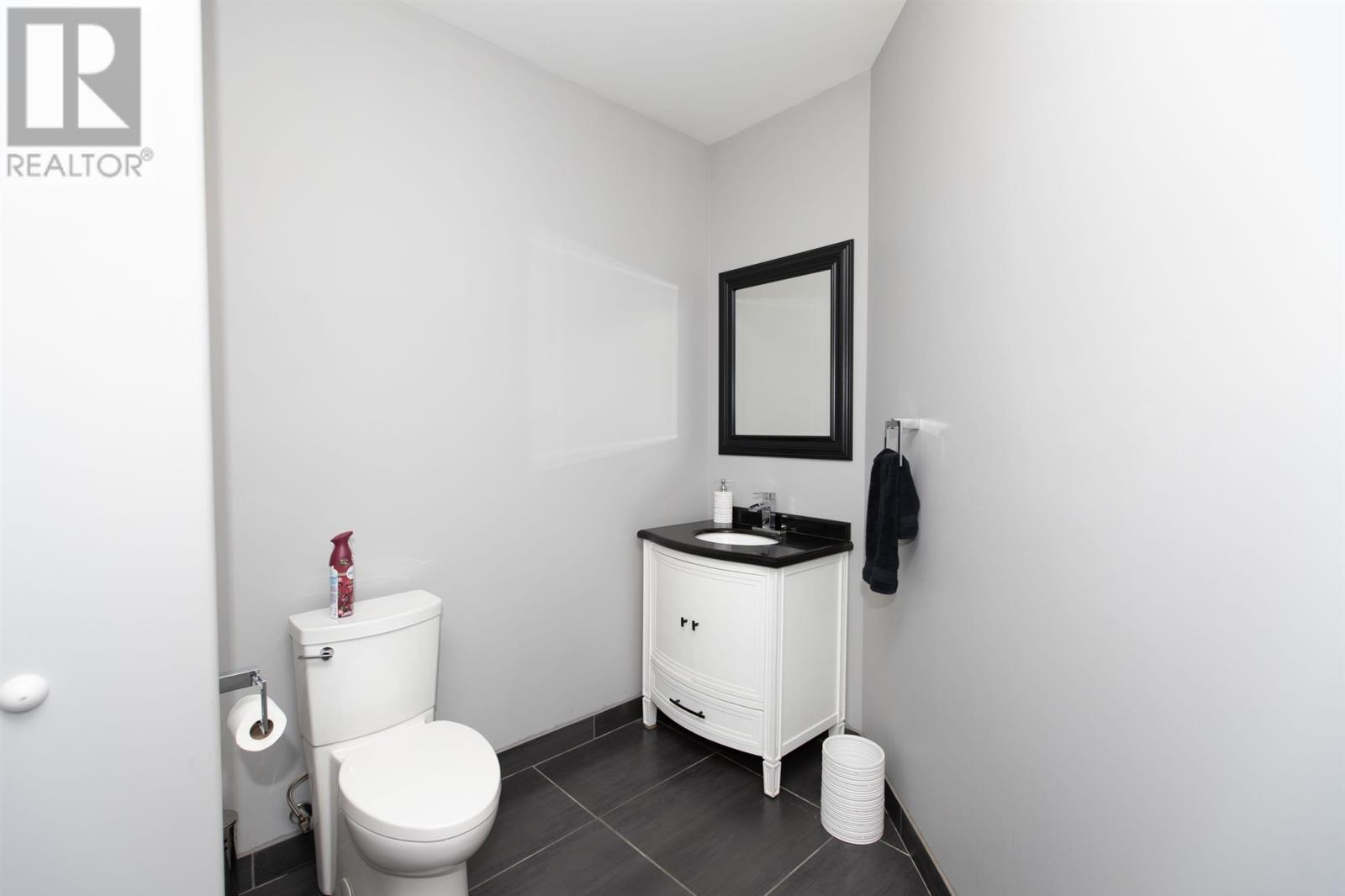 412 Fraser Rd Property Photo 18