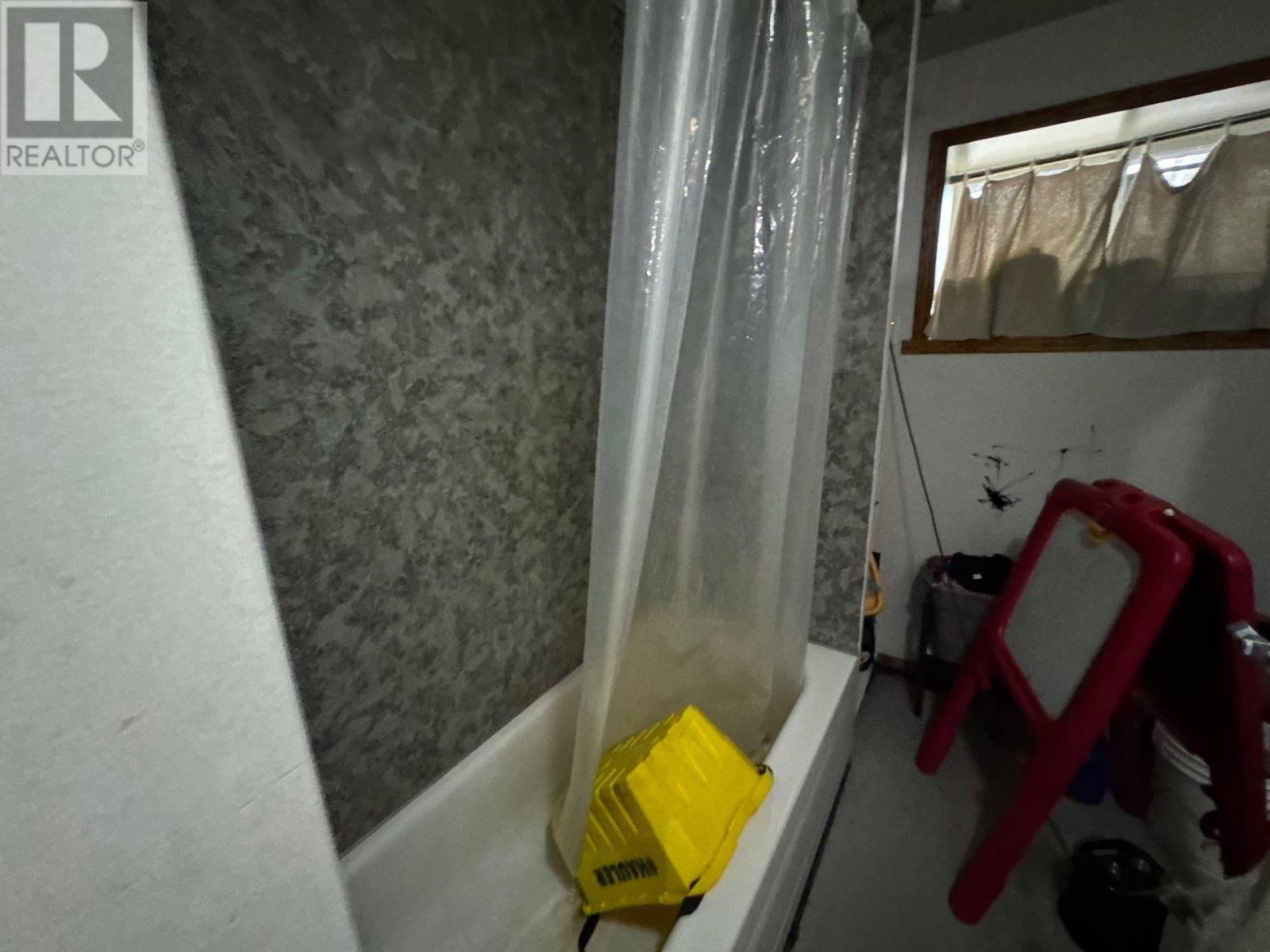 404 Ambrose St Property Photo 28