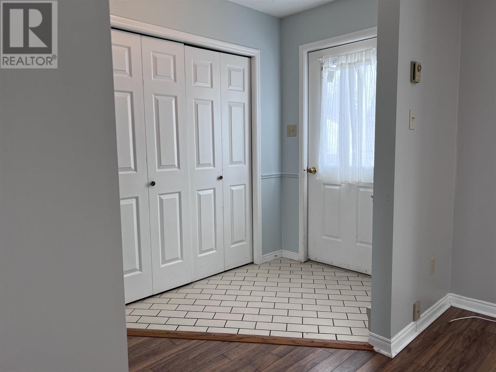 38 Laverendrye Cres Property Photo 2