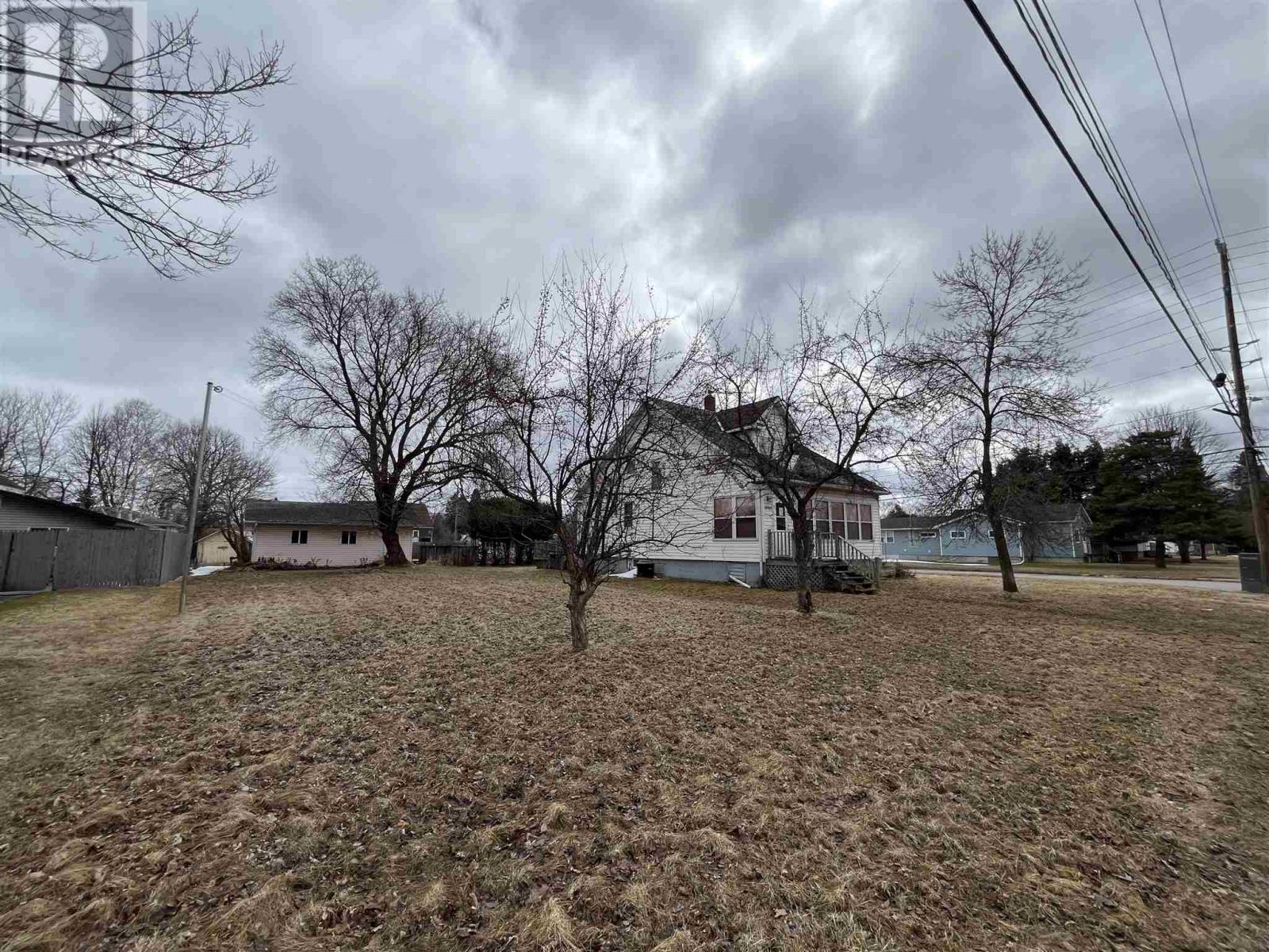 1000 Victoria Ave. N. Property Photo 2