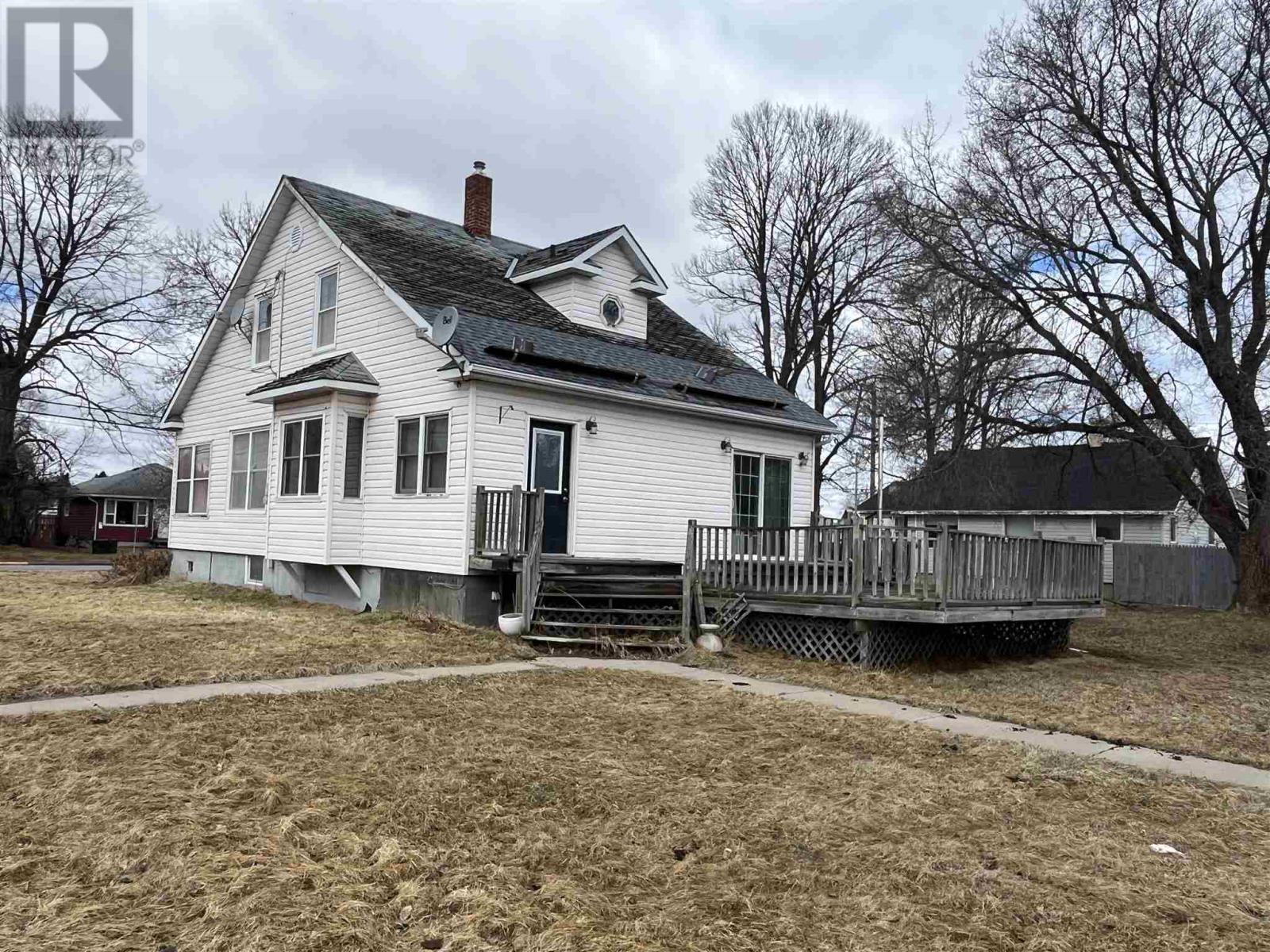 1000 Victoria Ave. N. Property Photo 11
