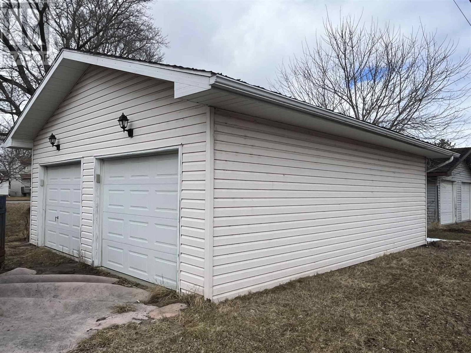 1000 Victoria Ave. N. Property Photo 12