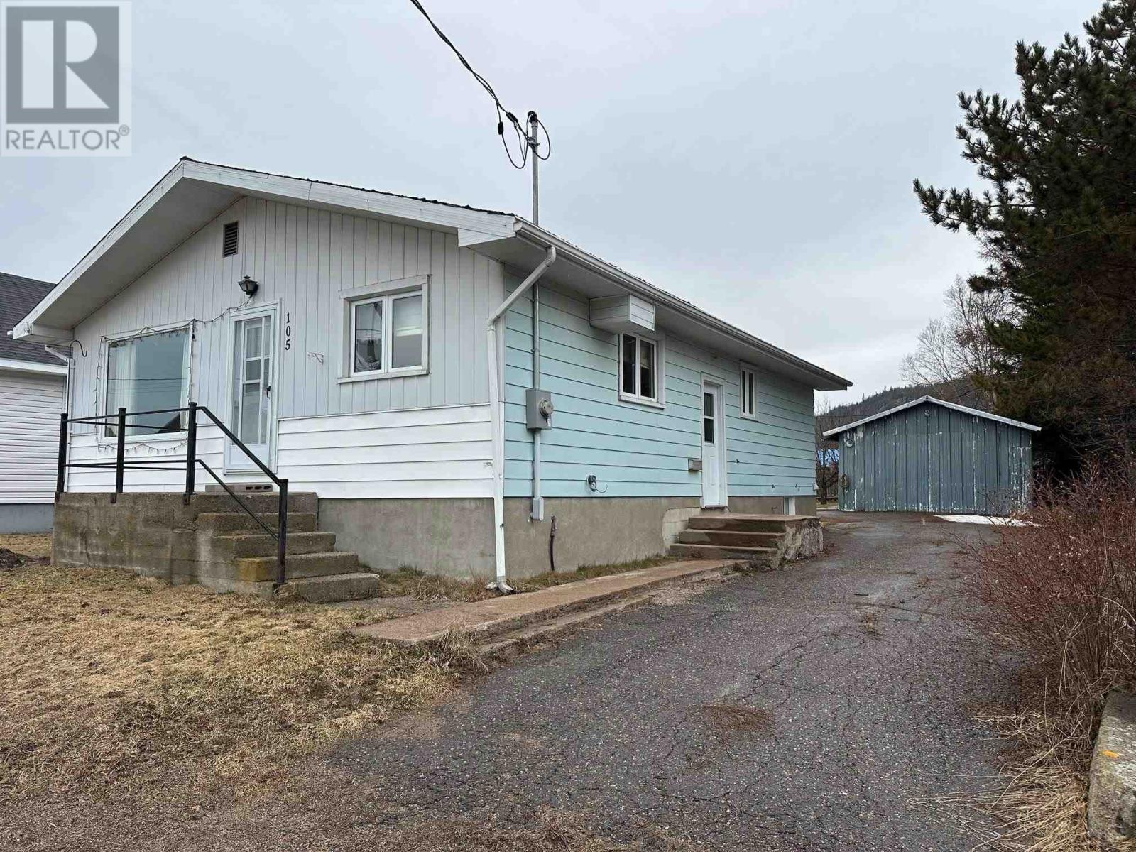 105 Columbia St Property Photo 2
