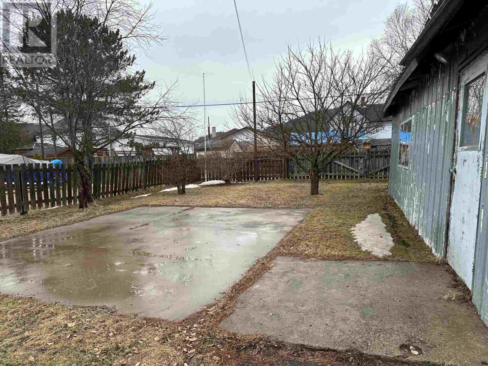105 Columbia St Property Photo 3