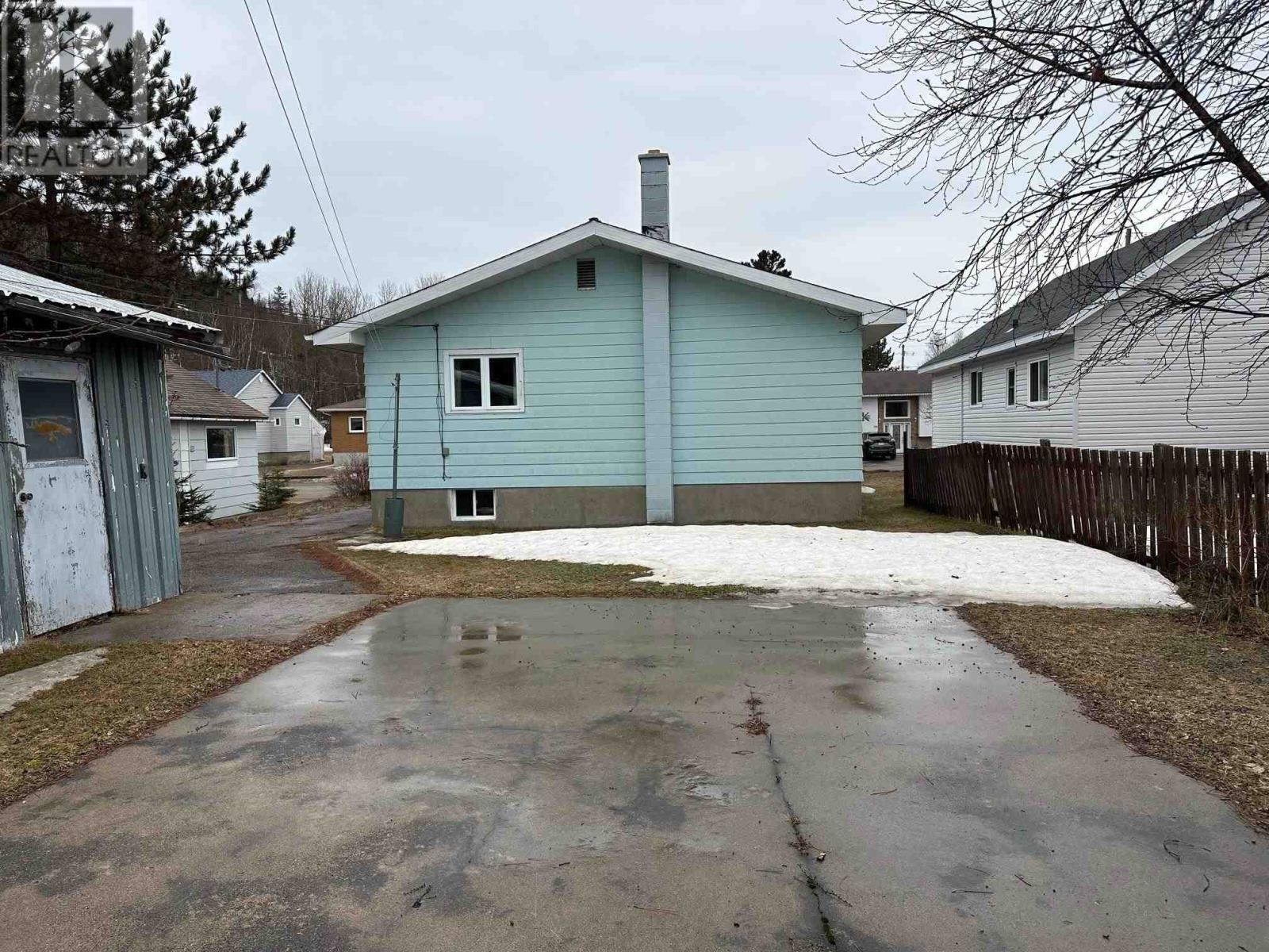 105 Columbia St Property Photo 4