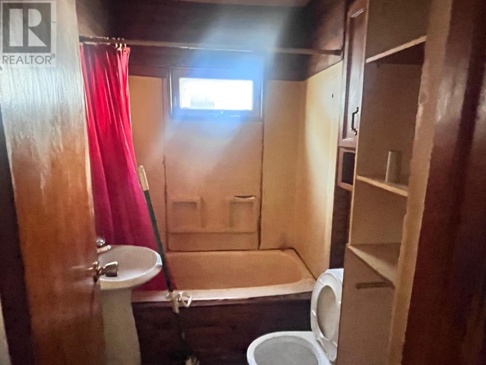 335 Heron St Property Photo 4