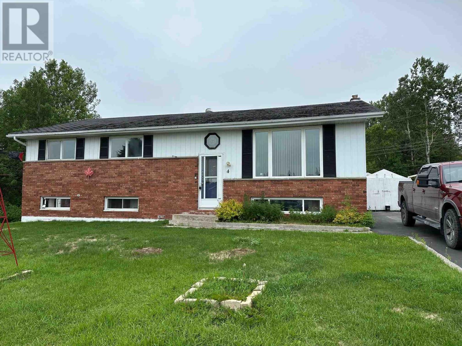 4 Eastgrove Cres Property Photo 1