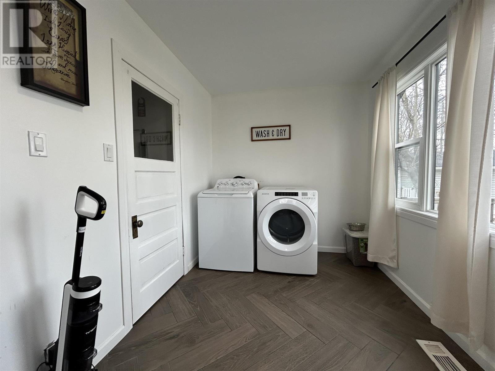 324 Second St E Property Photo 29