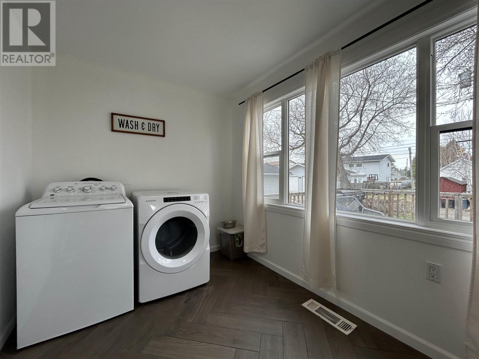 324 Second St E Property Photo 30