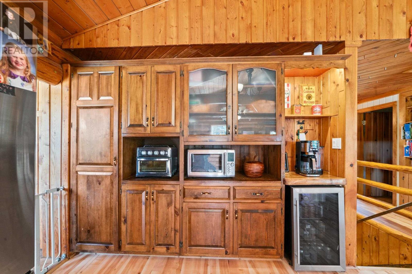 361 Howey St Property Photo 4