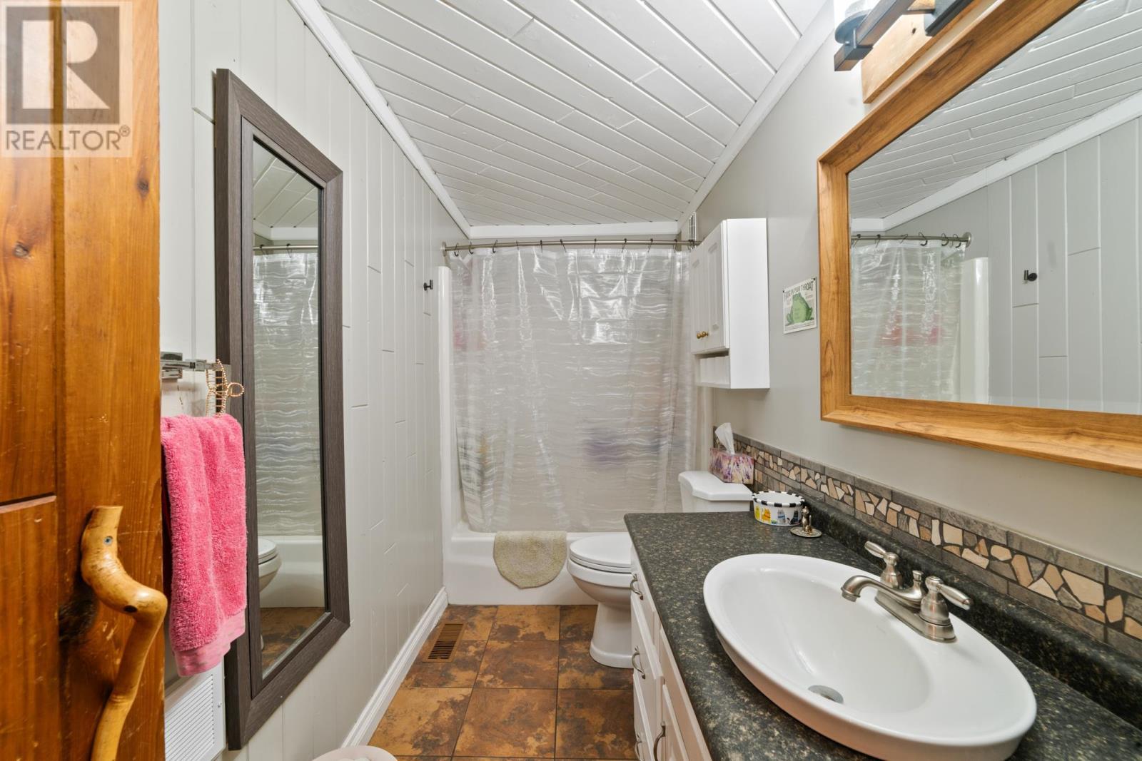 361 Howey St Property Photo 12