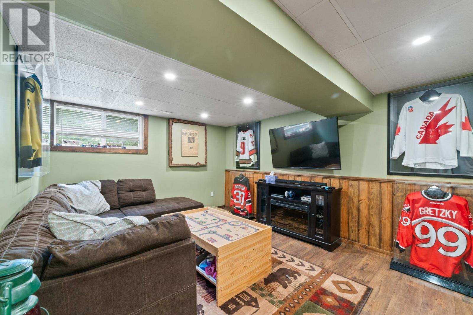 361 Howey St Property Photo 23