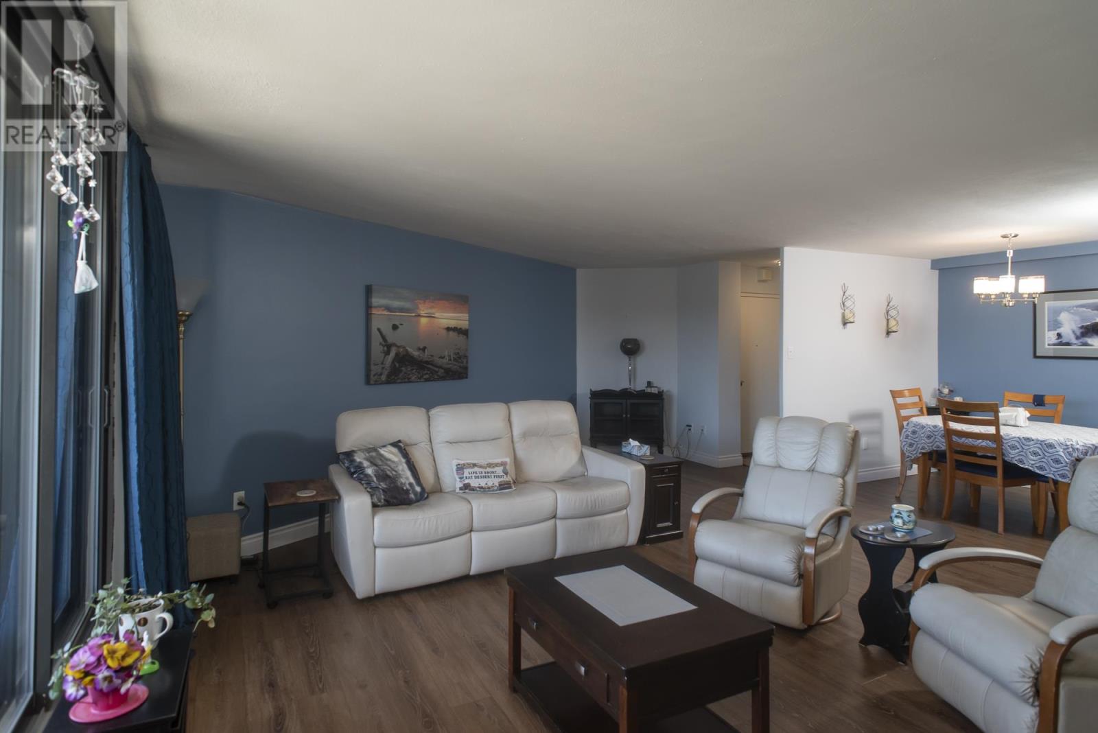 408 405 Waverly St Property Photo 6