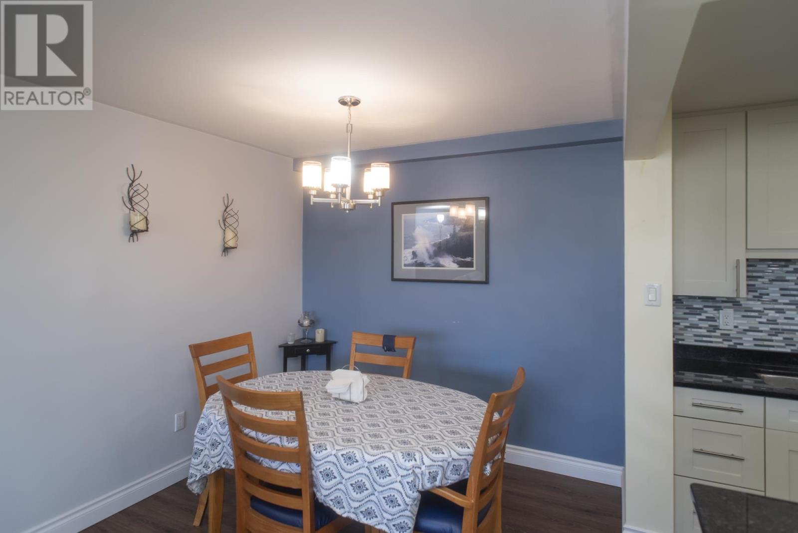 408 405 Waverly St Property Photo 7