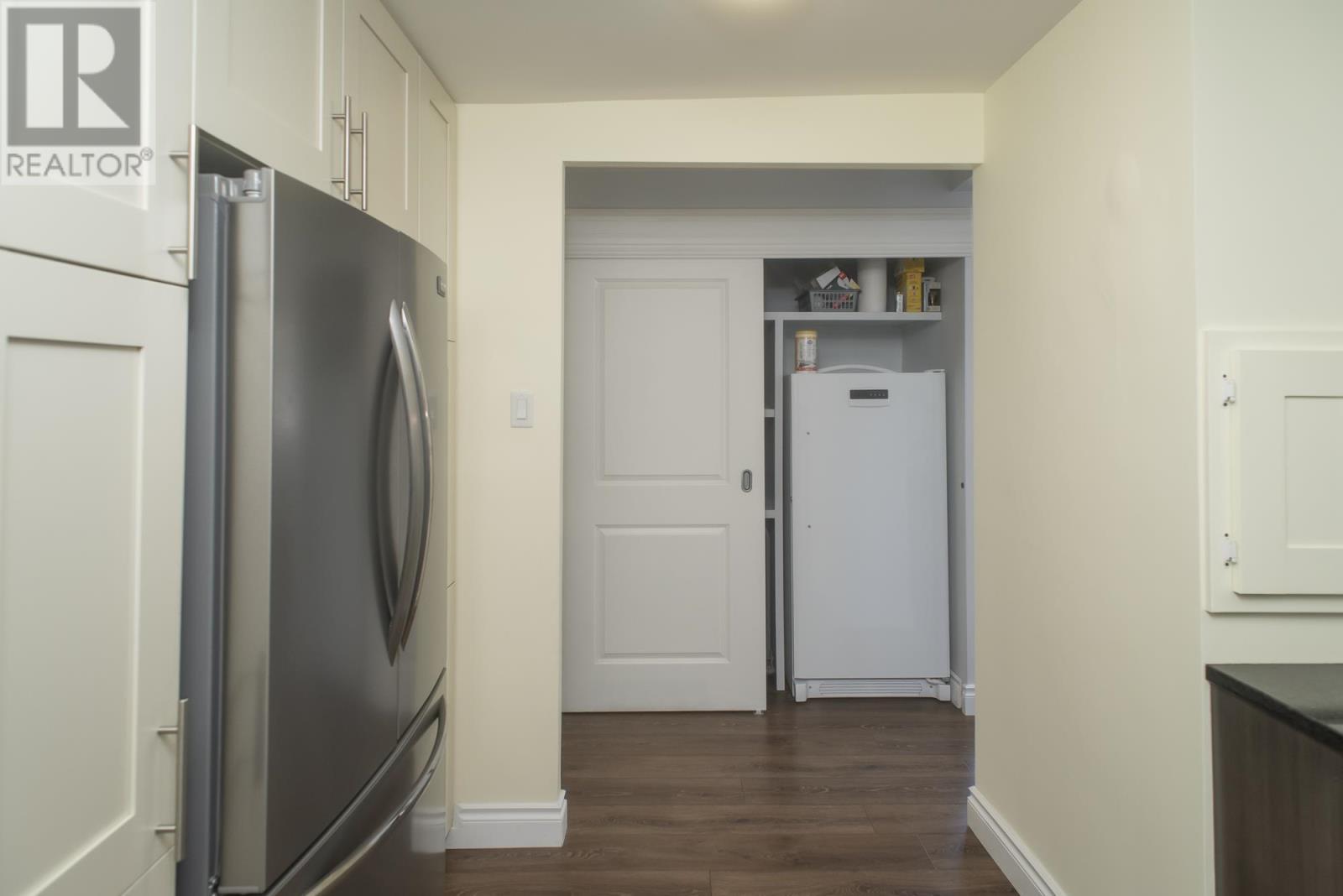 408 405 Waverly St Property Photo 10
