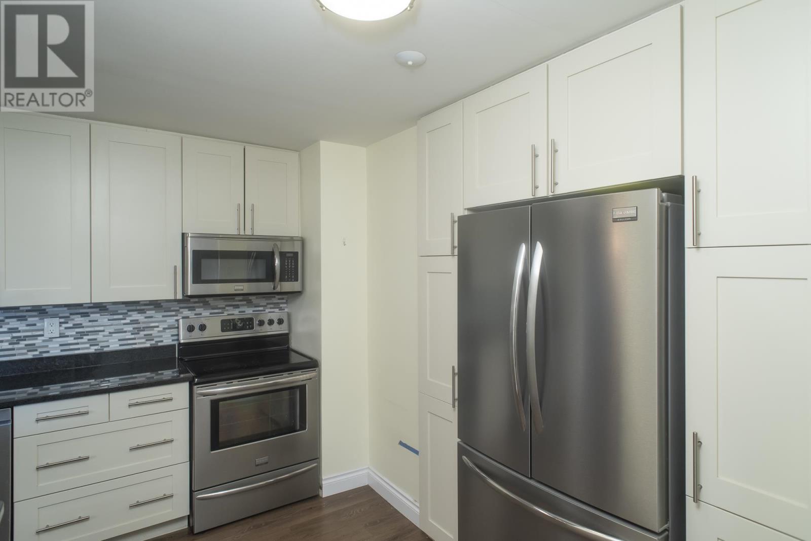 408 405 Waverly St Property Photo 11