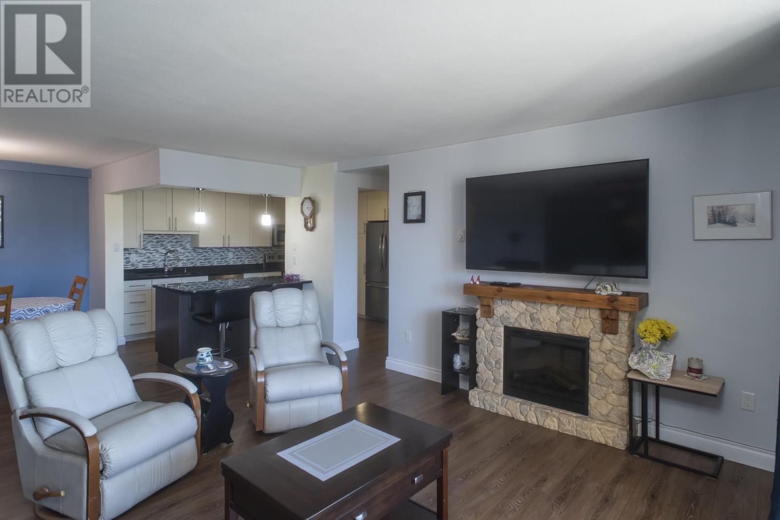 408 405 Waverly St Property Photo 15