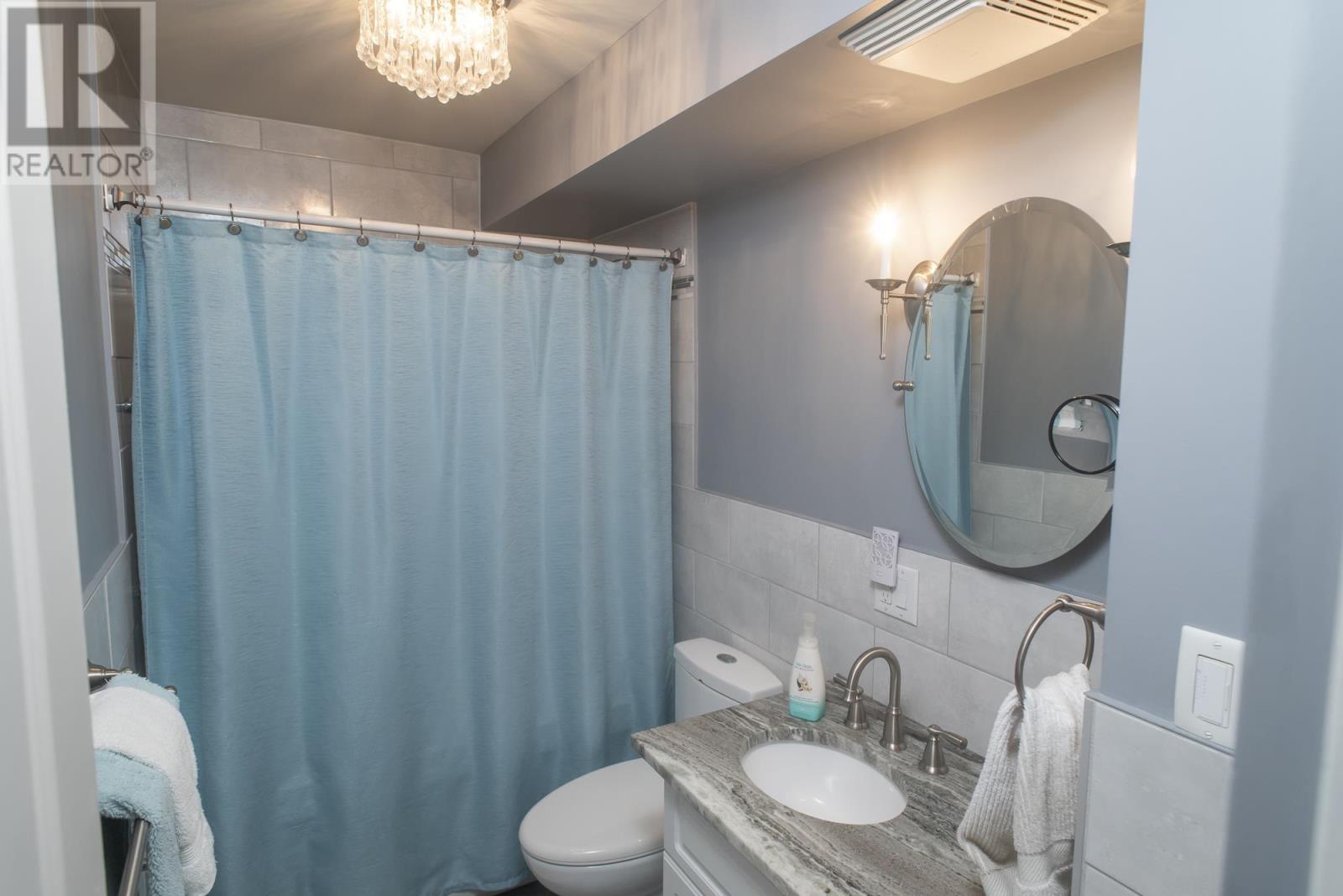 408 405 Waverly St Property Photo 17