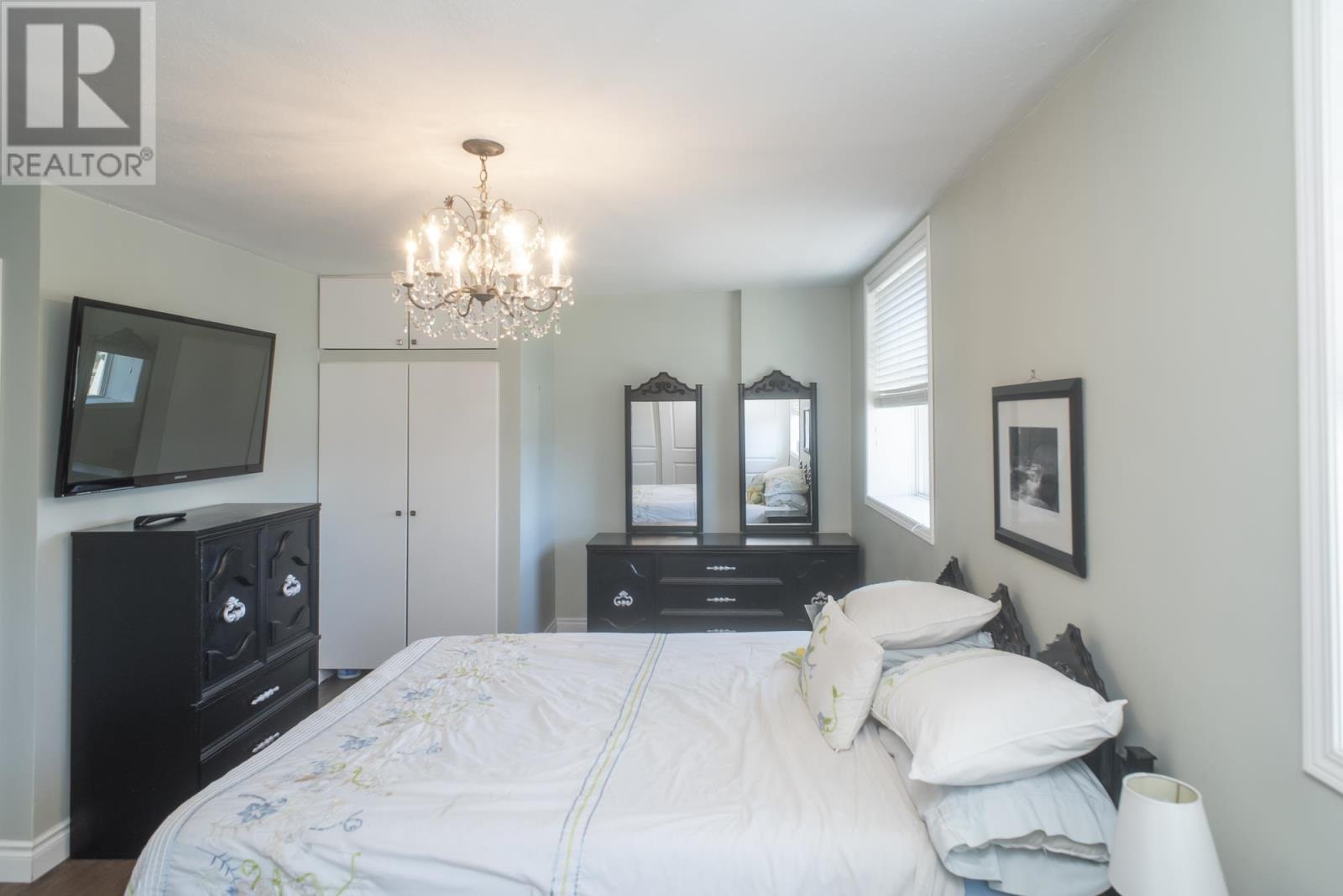 408 405 Waverly St Property Photo 23