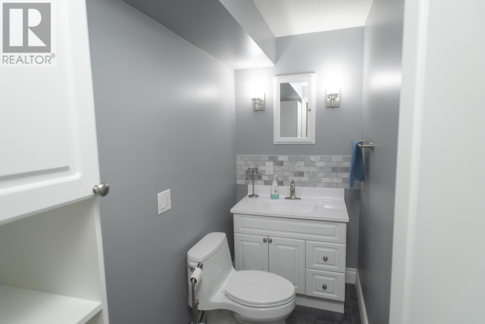 408 405 Waverly St Property Photo 24