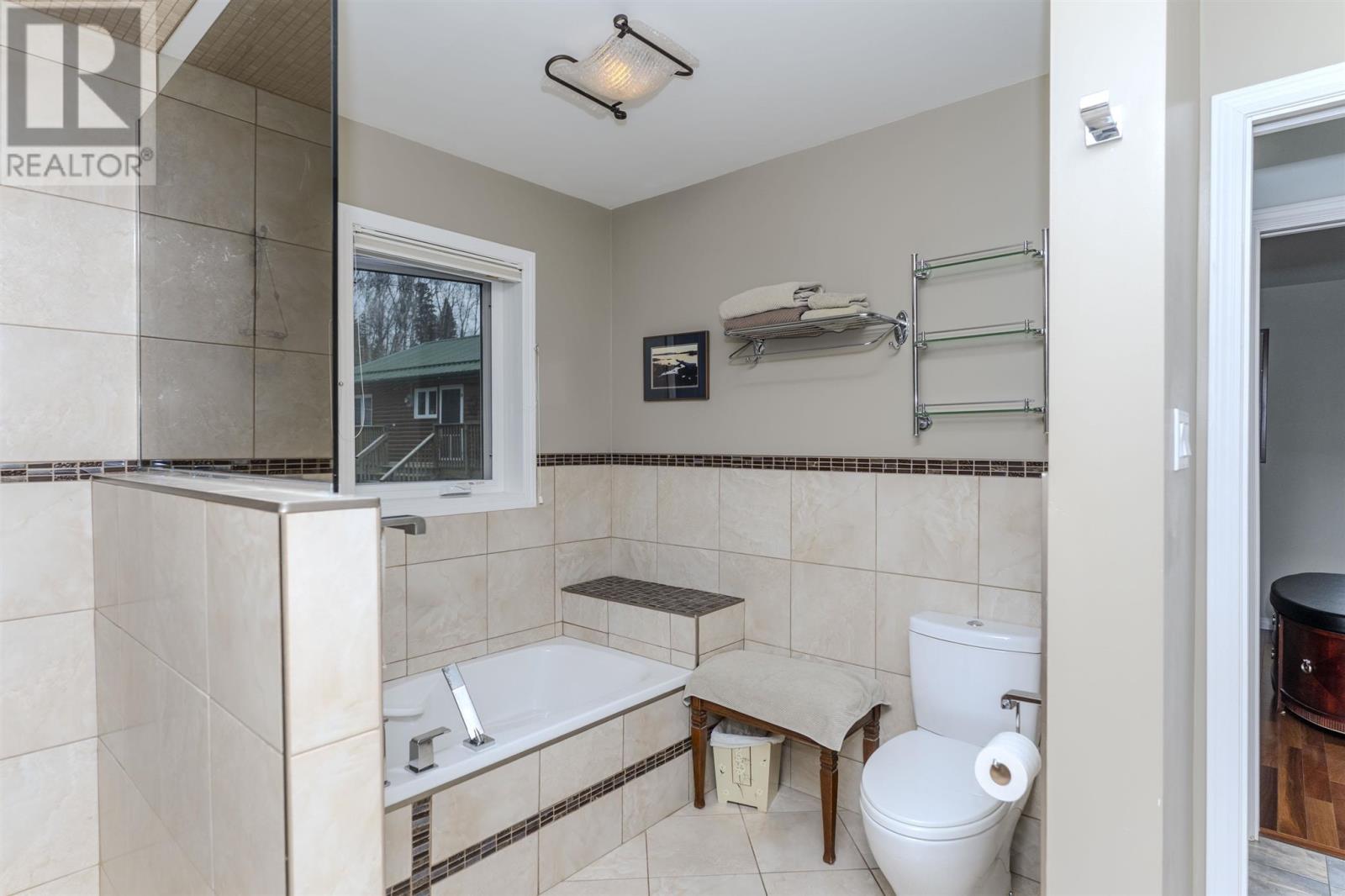 706 East Green Bay Rd Property Photo 15