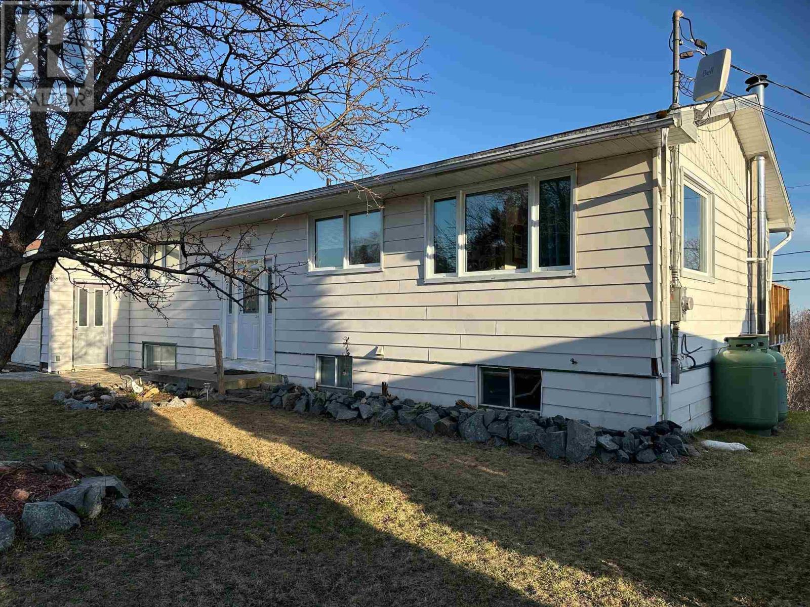 100 Lakeview Dr Property Photo 1