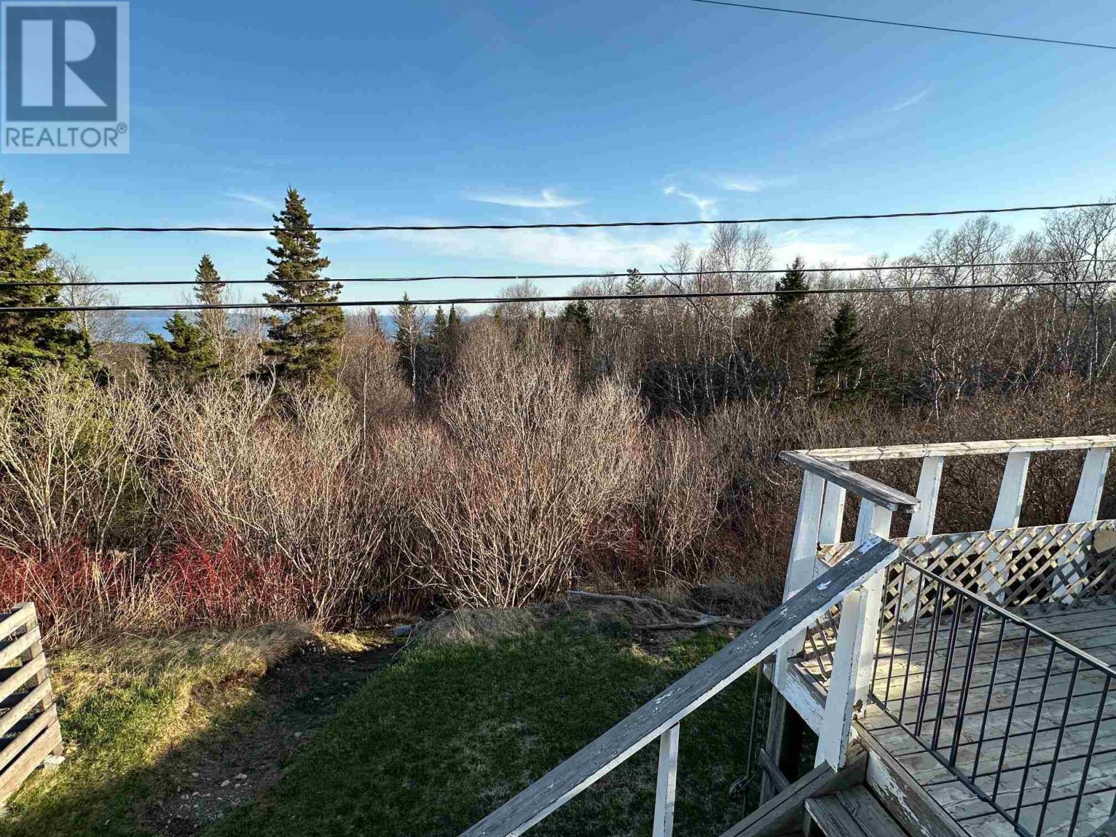 100 Lakeview Dr Property Photo 3