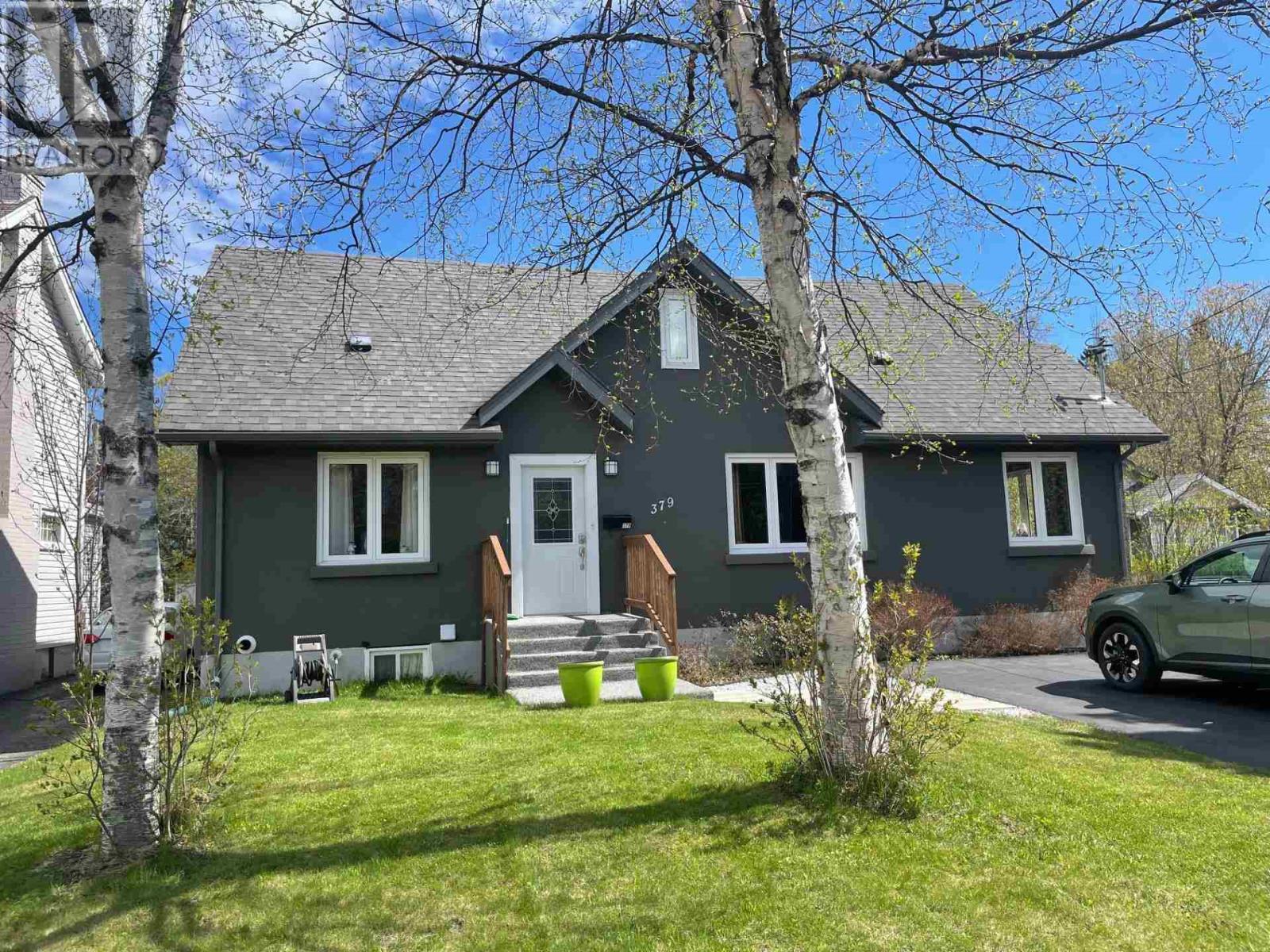 379 Algoma ST N Property Photo 1