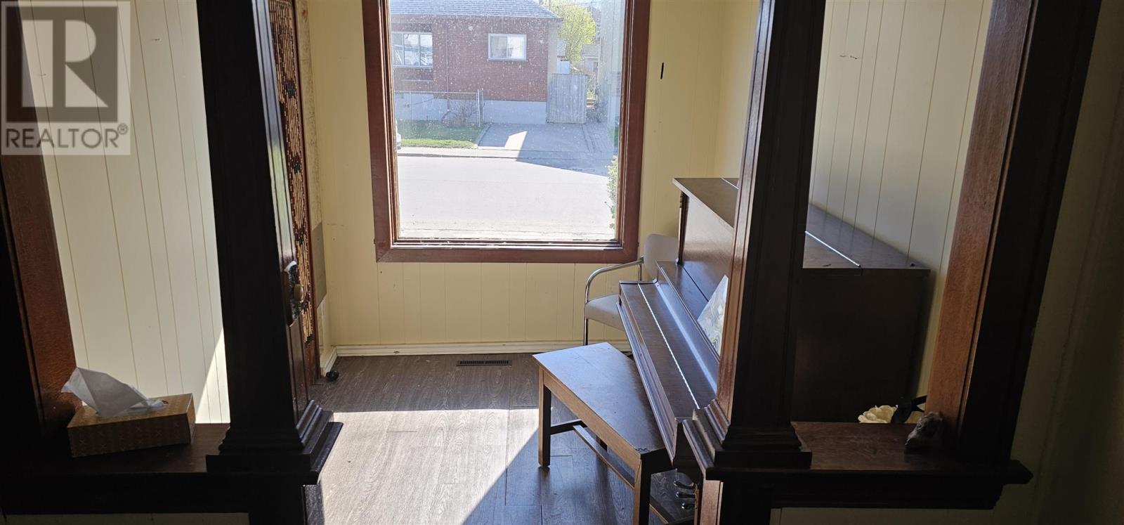 606 Mcleod St Property Photo 4