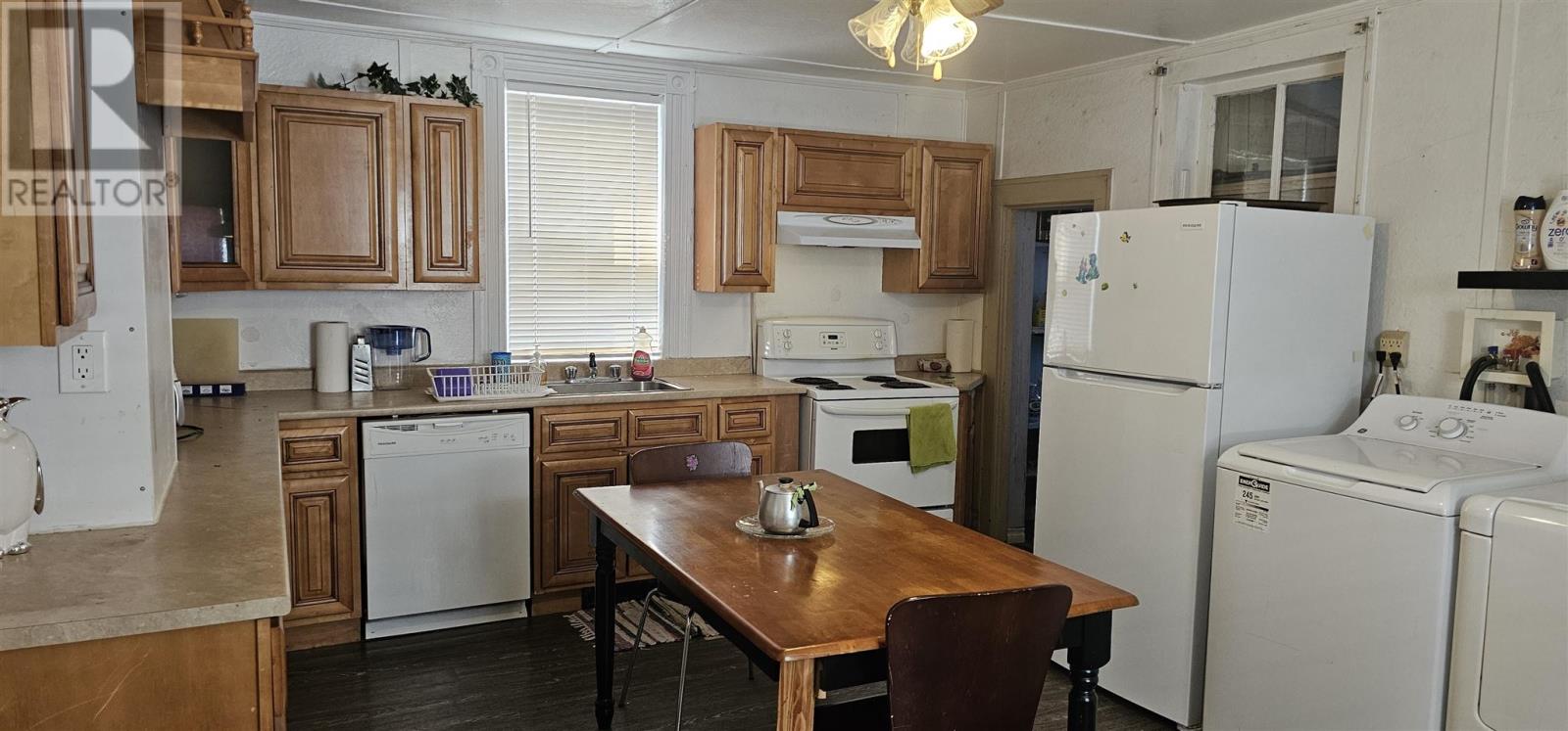 606 Mcleod St Property Photo 6