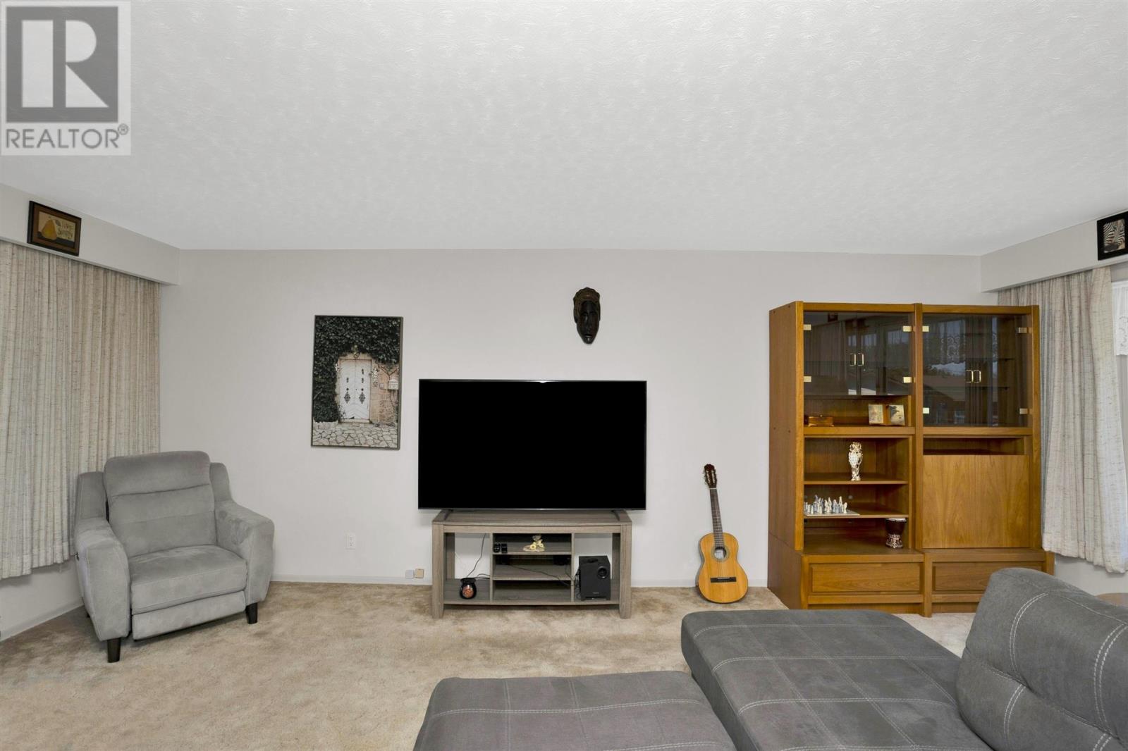 429 Elliott St Property Photo 5