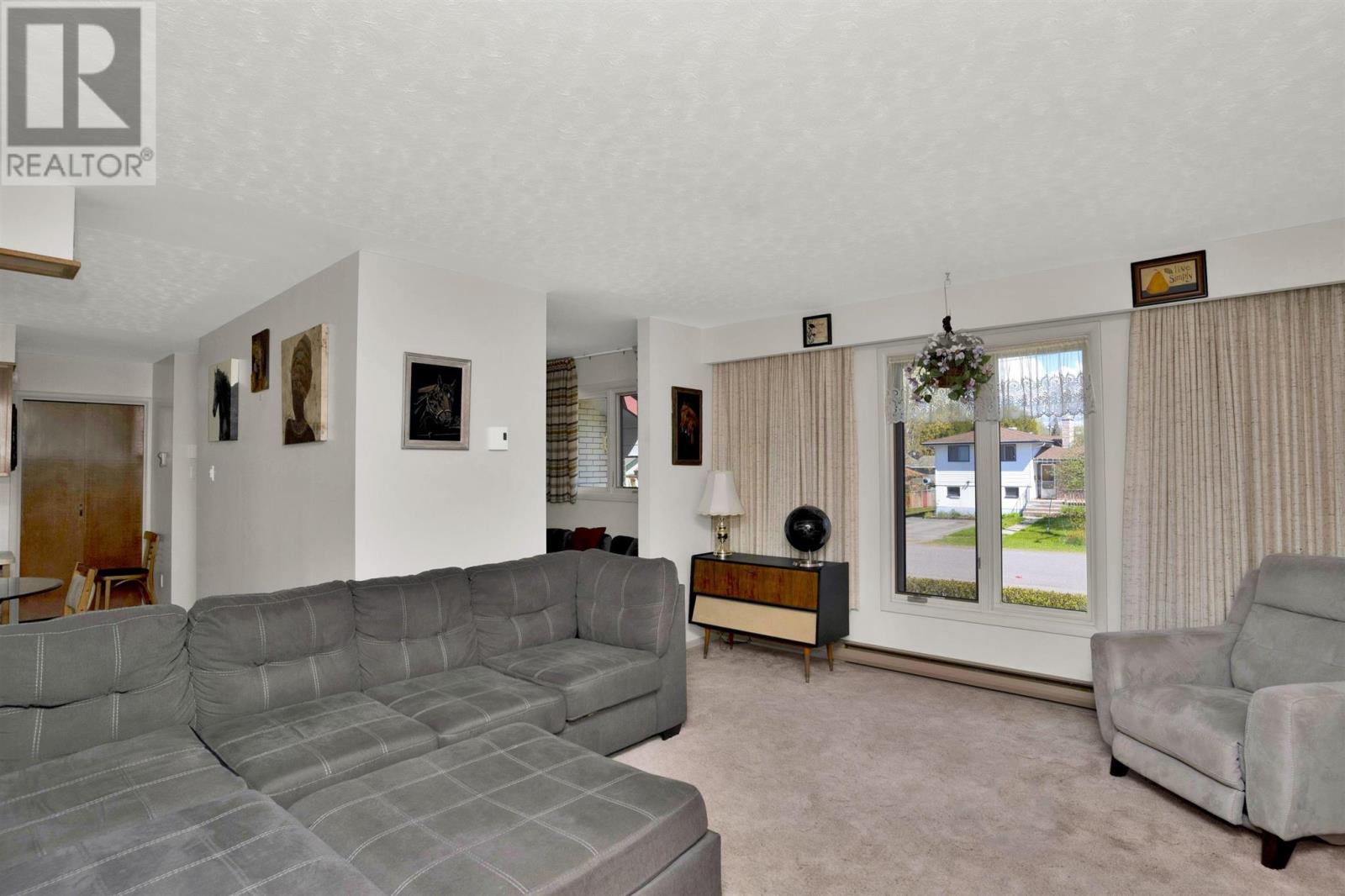 429 Elliott St Property Photo 6