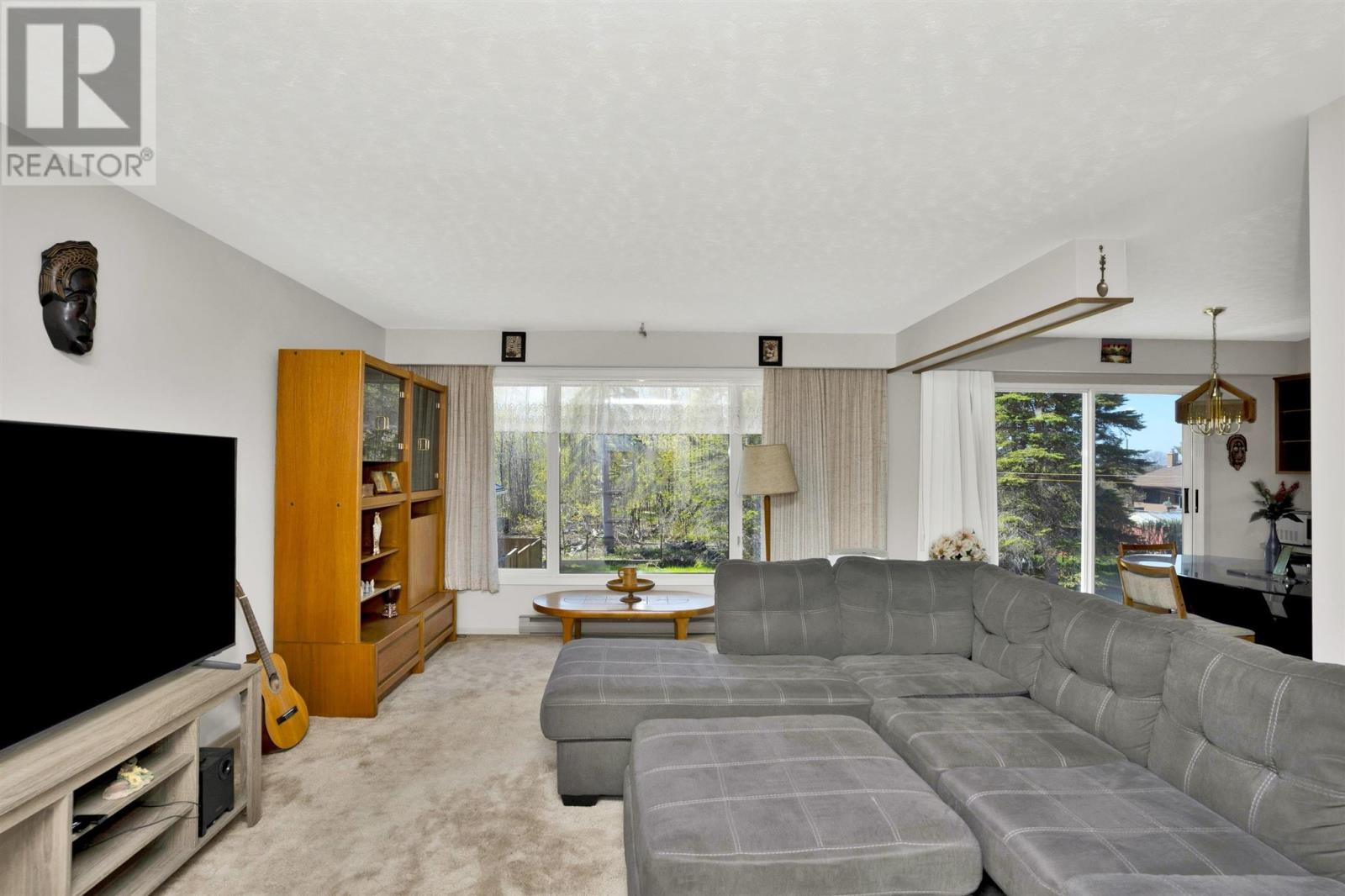 429 Elliott St Property Photo 8