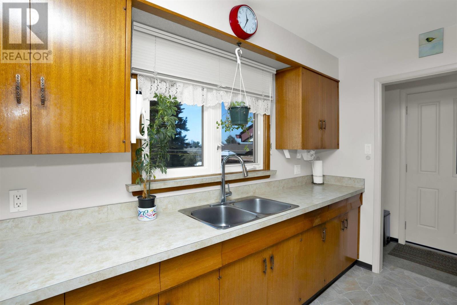 429 Elliott St Property Photo 14