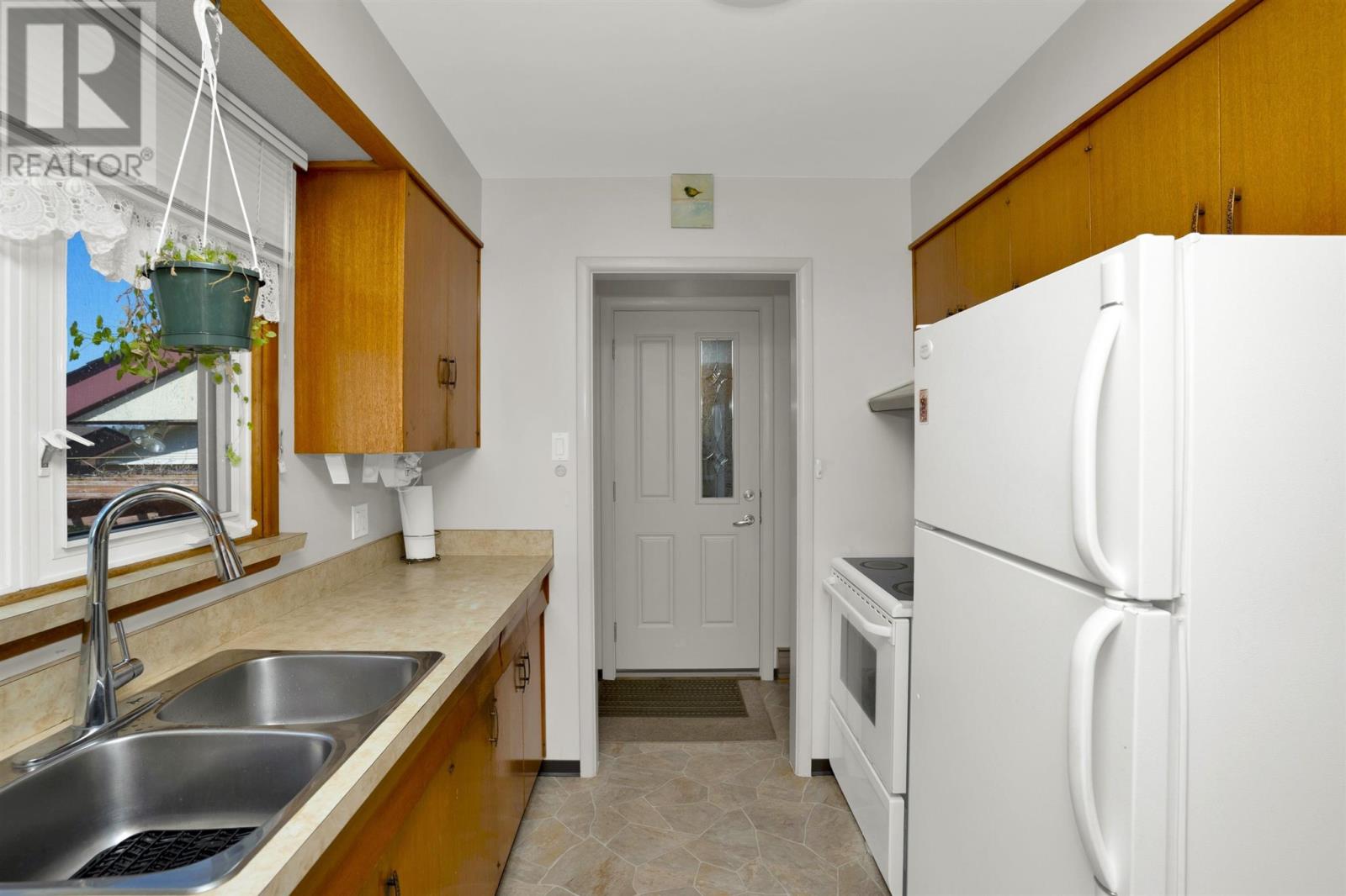 429 Elliott St Property Photo 15