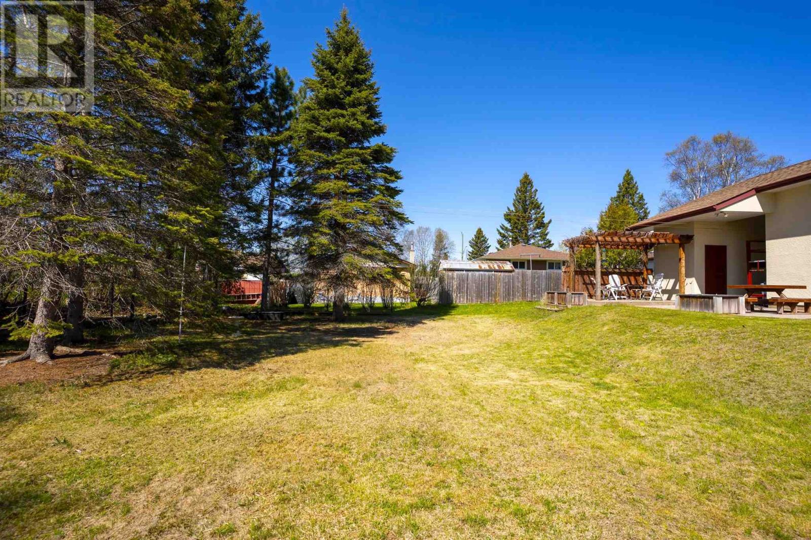 429 Elliott St Property Photo 49