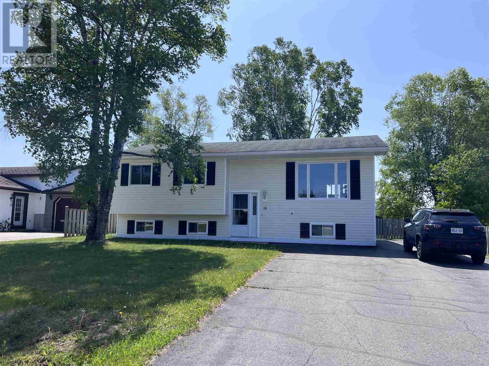 18 Graham Cres Property Photo 1