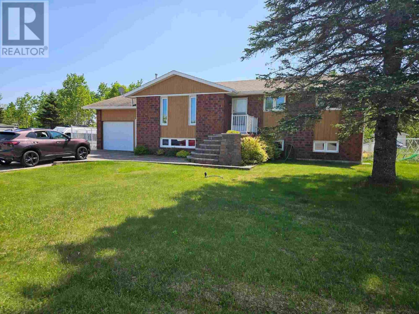 76 East Grove Cres Property Photo 1