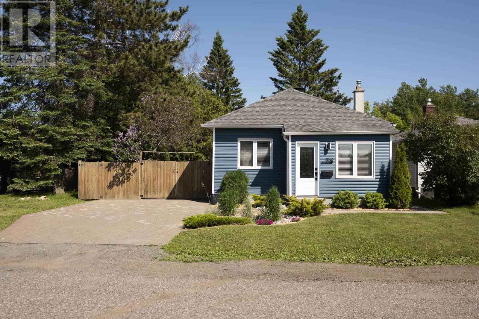 742 Catherine St Property Photo 1