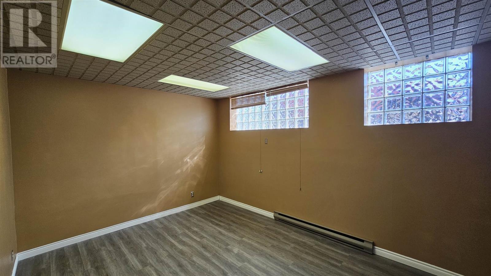 2 124 Frederica St E Property Photo 2