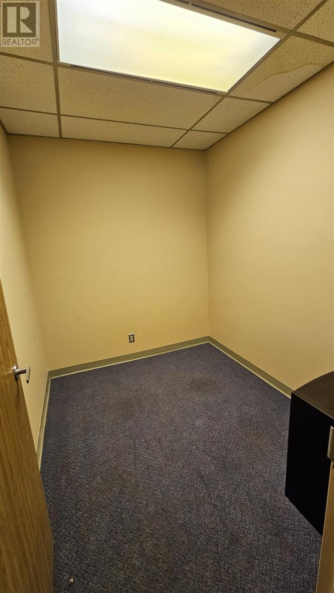 2 124 Frederica St E Property Photo 4