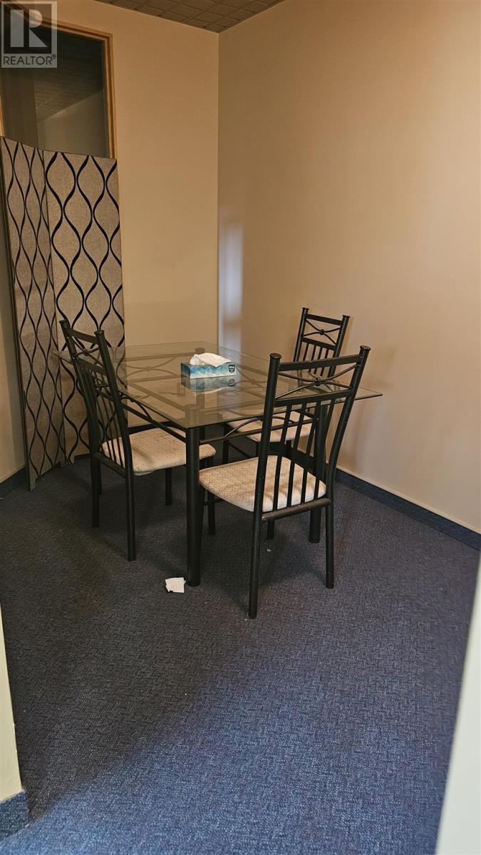 2 124 Frederica St E Property Photo 6