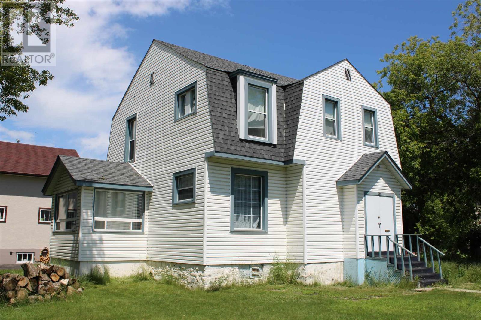 811 Isabella St E Property Photo 1