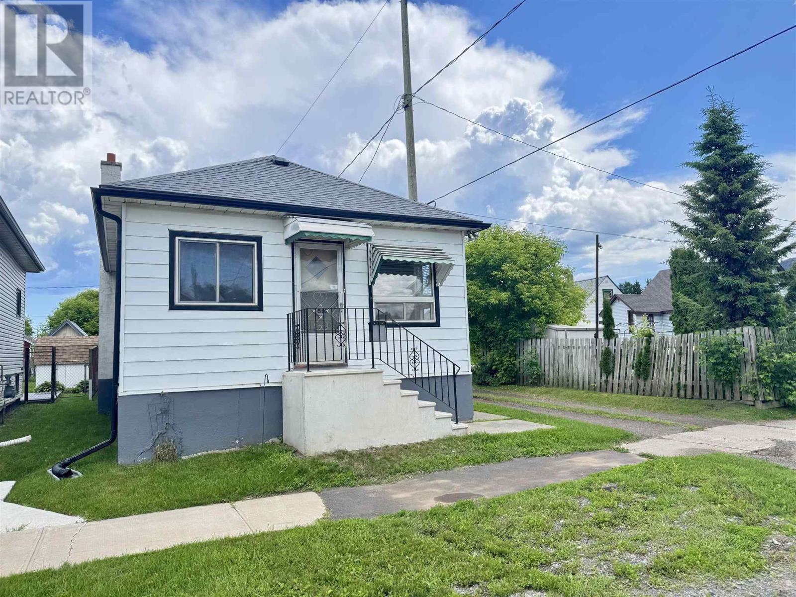 1516 Stanley Ave Property Photo 1