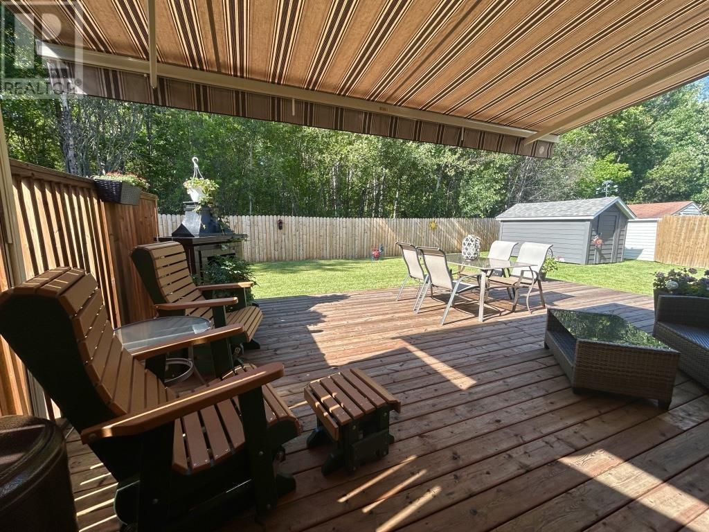 1712 Lyndy Pl N Property Photo 3